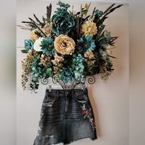 Abercrombie & Fitch Charcoal Denim Floral Mini skirt. Size 26